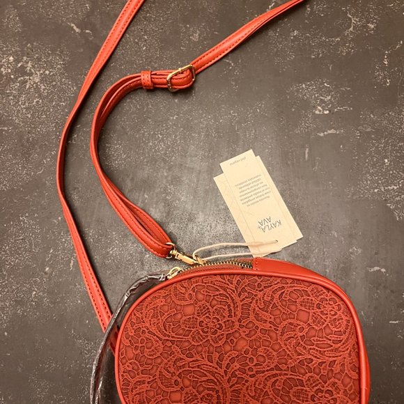 Vegan leather Maroon Cross body bag with adjustable strap - Picture 2 of 7